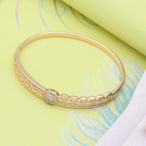 Rose Gold Bangle with Chain-Inspired Band and Round Stone Center, XPBL0560 - Picture 3 of 12